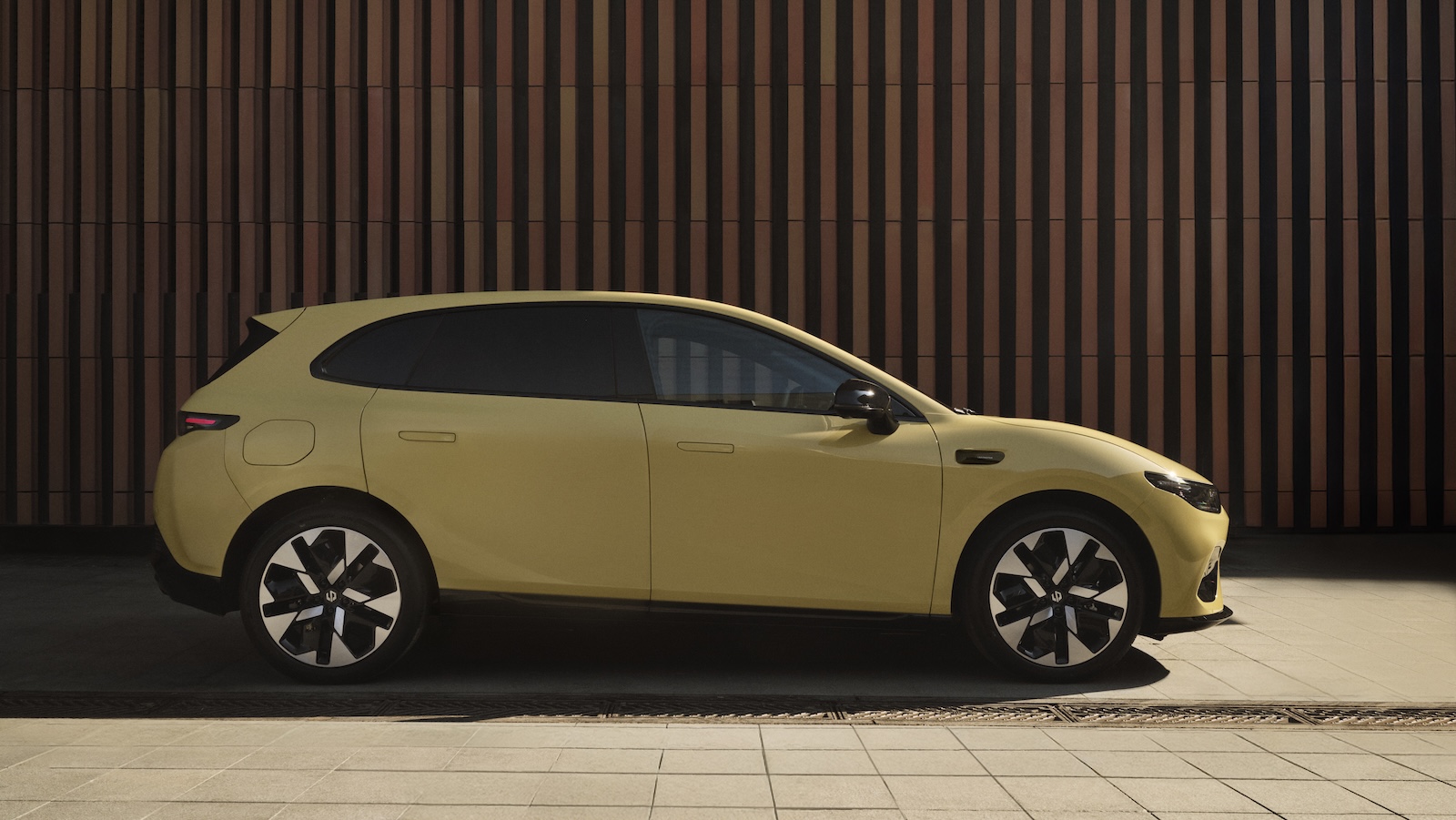 Leapmotor B05: Ξεκινά η διάθεση του στην Ευρώπη 